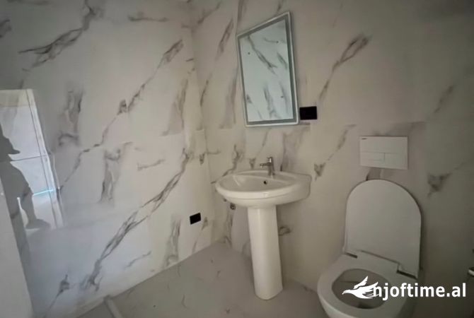 Shtepi ne shitje Apartament ne Tirane, 2+1, Mobilimi Bosh, pa mobiluar, Pagesa 125,000  Euro.