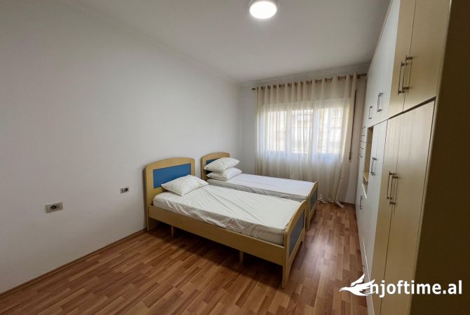 Shtepi me qera Apartament ne Tirane, 2+1, Mobilimi E mobiluar, Pagesa 750  Euro.