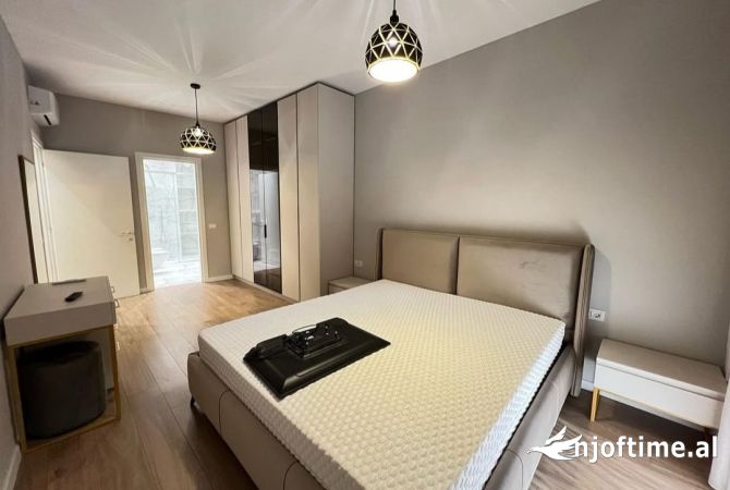 Shtepi me qera Apartament ne Tirane, 2+1, Mobilimi E mobiluar, Pagesa 1,000  Euro.