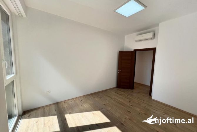 Ambient biznesi me qera 3+1 ne Tirane - 700 Euro