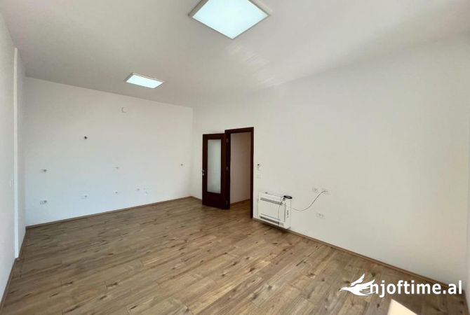 Ambient biznesi me qera 3+1 ne Tirane - 700 Euro