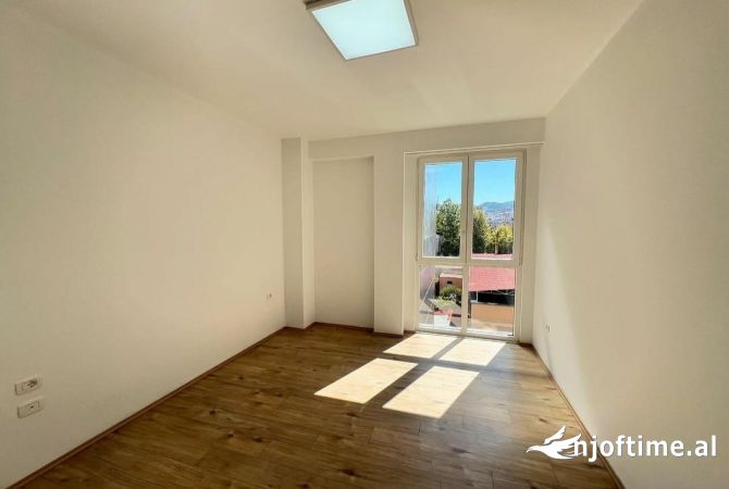 Ambient biznesi me qera 3+1 ne Tirane - 700 Euro