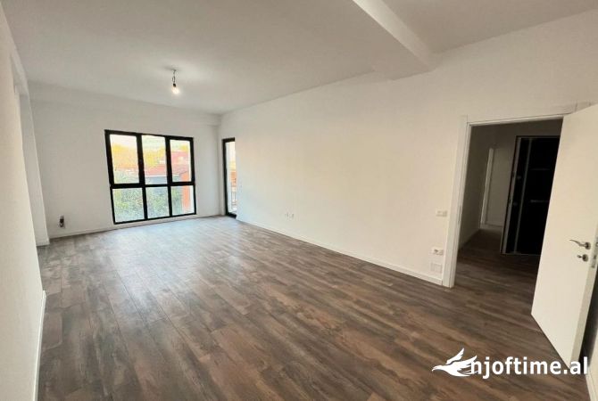 Shtepi ne shitje Apartament ne Tirane, 2+1, Mobilimi Bosh, pa mobiluar, Pagesa 205,200  Euro.