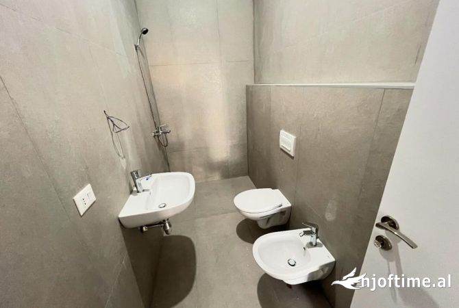 Shtepi ne shitje Apartament ne Tirane, 2+1, Mobilimi Bosh, pa mobiluar, Pagesa 205,200  Euro.