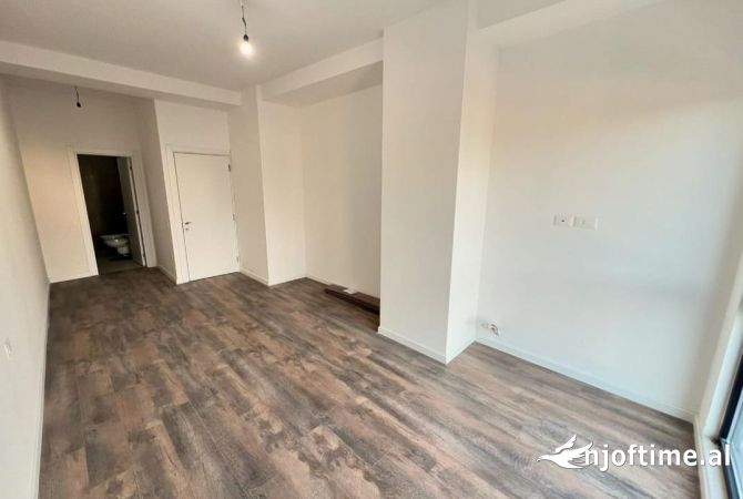Shtepi ne shitje Apartament ne Tirane, 2+1, Mobilimi Bosh, pa mobiluar, Pagesa 205,200  Euro.