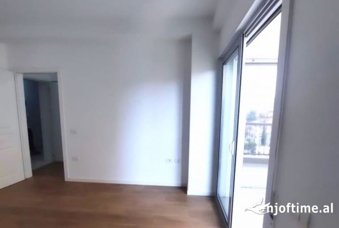 Shtepi ne shitje Apartament ne Tirane, 1+1, Mobilimi Bosh, pa mobiluar, Pagesa 155,000  Euro.