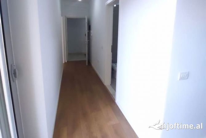 Shtepi ne shitje Apartament ne Tirane, 1+1, Mobilimi Bosh, pa mobiluar, Pagesa 155,000  Euro.