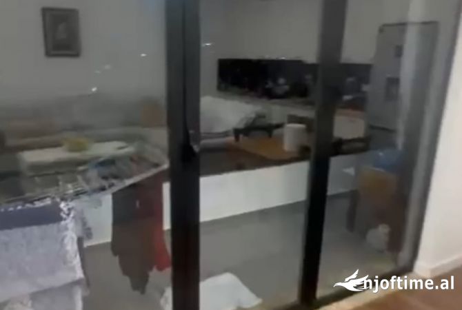 Shtepi ne shitje Apartament ne Tirane, 2+1, Mobilimi Bosh, pa mobiluar, Pagesa 200,000  Euro.