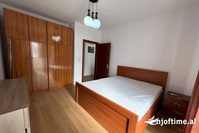 Shtepi me qera Apartament ne Tirane, 2+1, Mobilimi E mobiluar, Pagesa 750  Euro.