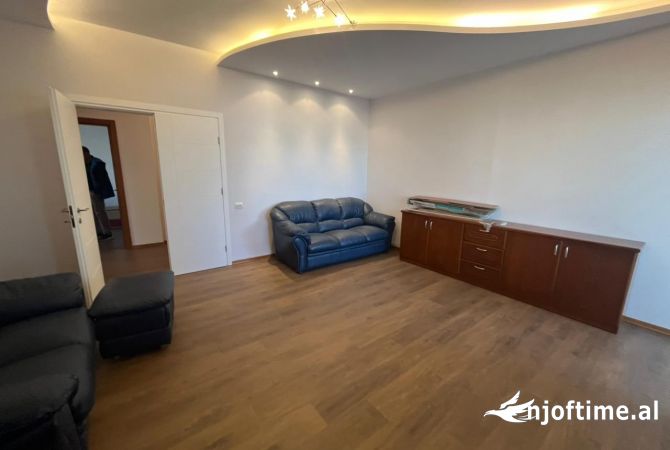Shtepi me qera Apartament ne Tirane, 2+1, Mobilimi E mobiluar, Pagesa 700  Euro.