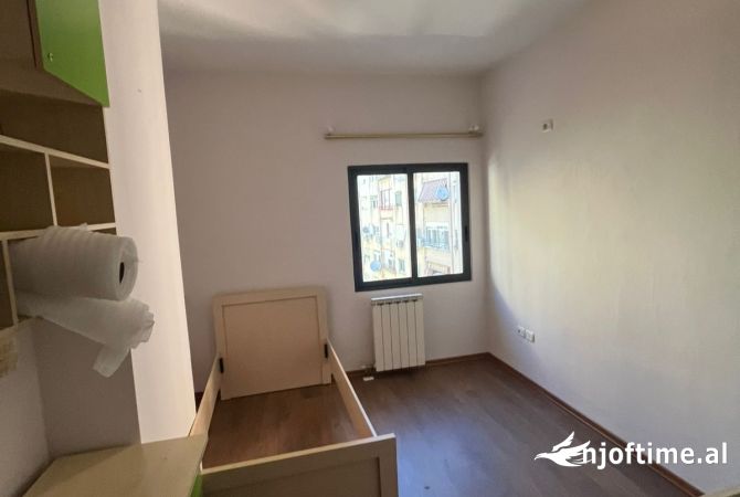 Shtepi me qera Apartament ne Tirane, 2+1, Mobilimi E mobiluar, Pagesa 700  Euro.