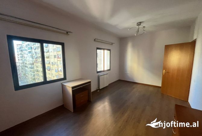 Shtepi me qera Apartament ne Tirane, 2+1, Mobilimi E mobiluar, Pagesa 700  Euro.