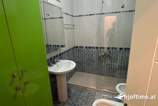 Shtepi me qera Apartament ne Tirane, 2+1, Mobilimi E mobiluar, Pagesa 700  Euro.