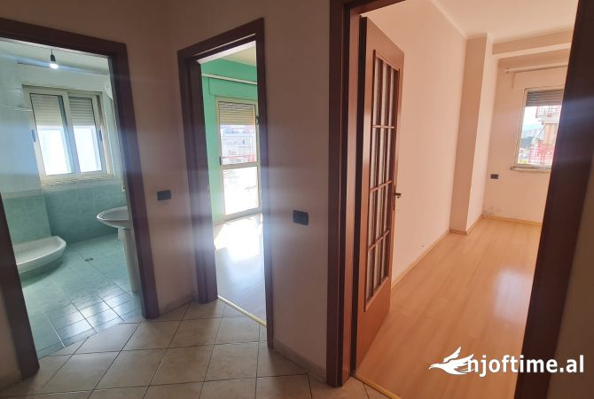 Shtepi me qera Apartament ne Tirane, 2+1, Mobilimi Bosh, pa mobiluar, Pagesa 480  Euro.