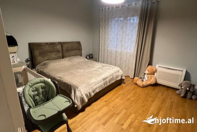 Shtepi me qera Shtepi Private ne Tirane, 3+1, Mobilimi E mobiluar, Pagesa 1,900  Euro.
