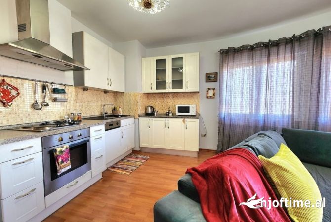 Shtepi ne shitje Apartament ne Tirane, 1+1, Mobilimi E mobiluar, Pagesa 180,000  Euro.