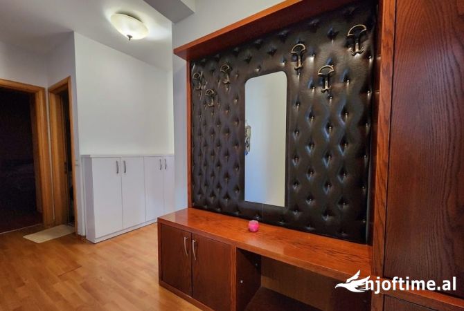 Shtepi ne shitje Apartament ne Tirane, 1+1, Mobilimi E mobiluar, Pagesa 180,000  Euro.