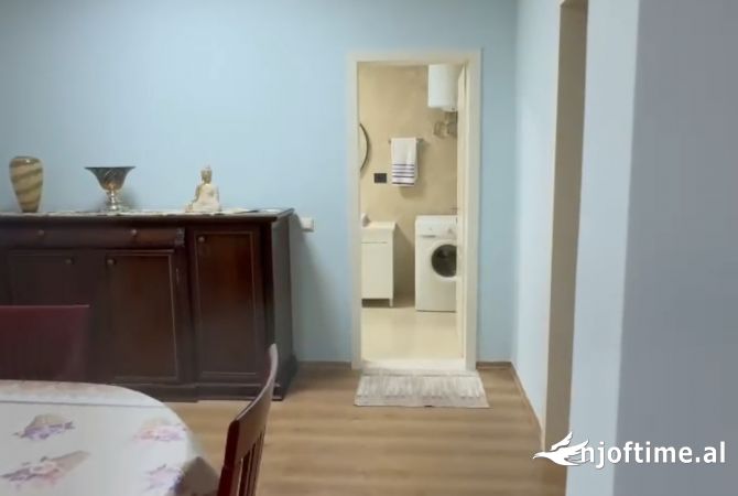 Shtepi me qera Apartament ne Tirane, 2+1, Mobilimi E mobiluar, Pagesa 800  Euro.