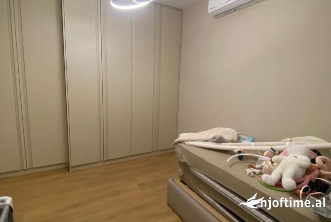 Shtepi me qera Apartament ne Tirane, 2+1, Mobilimi E mobiluar, Pagesa 1,000  Euro.