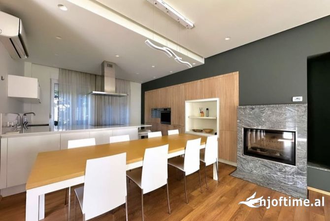 Shtepi ne shitje Apartament ne Tirane, 4+1, Mobilimi E mobiluar, Pagesa 950,000  Euro.