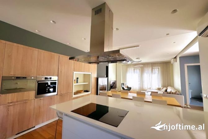 Shtepi ne shitje Apartament ne Tirane, 4+1, Mobilimi E mobiluar, Pagesa 950,000  Euro.