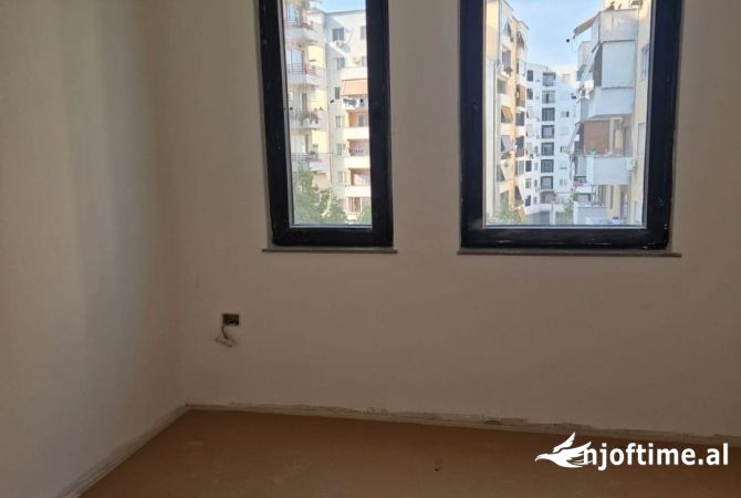 Shtepi ne shitje 3+1 ne Tirane - 190,000 Euro