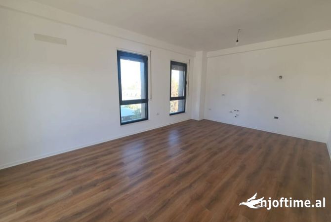 Shtepi ne shitje Apartament ne Tirane, 2+1, Mobilimi Bosh, pa mobiluar, Pagesa 296,000  Euro.
