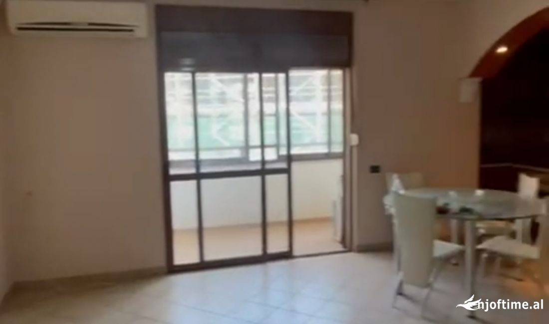 Shtepi ne shitje Apartament ne Tirane, 2+1, Mobilimi E mobiluar, Pagesa 250,000  Euro.