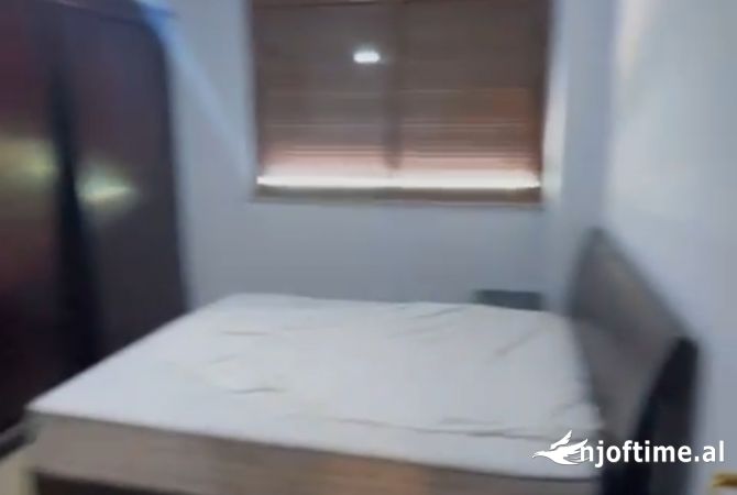 Shtepi ne shitje Apartament ne Tirane, 2+1, Mobilimi E mobiluar, Pagesa 250,000  Euro.