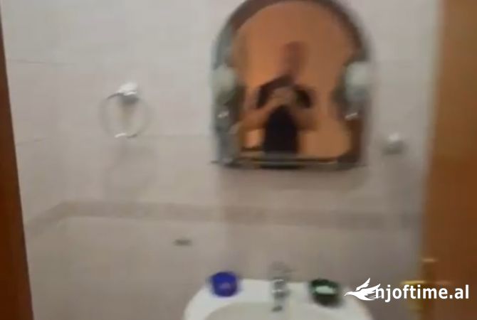 Shtepi ne shitje Apartament ne Tirane, 2+1, Mobilimi E mobiluar, Pagesa 250,000  Euro.