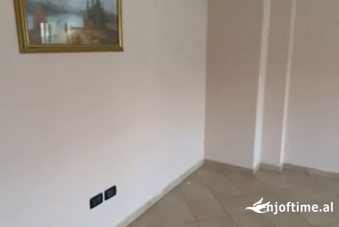 Shtepi ne shitje Apartament ne Tirane, 2+1, Mobilimi E mobiluar, Pagesa 250,000  Euro.