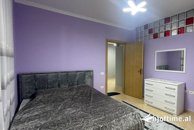 Shtepi me qera Apartament ne Tirane, 2+1, Mobilimi E mobiluar, Pagesa 700  Euro.