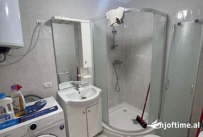 Shtepi me qera Apartament ne Tirane, 2+1, Mobilimi E mobiluar, Pagesa 700  Euro.