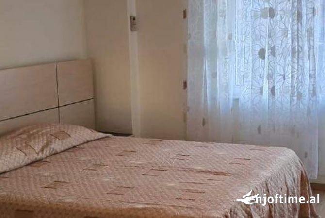 Shtepi me qera Apartament ne Tirane, 2+1, Mobilimi E mobiluar, Pagesa 750  Euro.