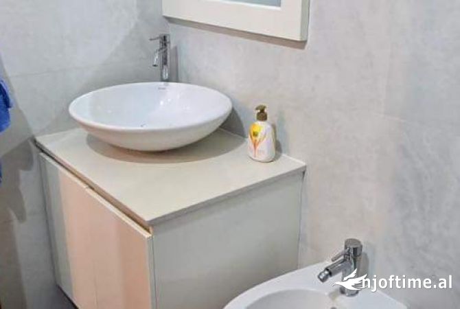 Shtepi me qera Apartament ne Tirane, 2+1, Mobilimi E mobiluar, Pagesa 750  Euro.