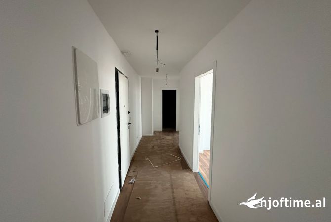 Shtepi me qera Apartament ne Tirane, 2+1, Mobilimi Bosh, pa mobiluar, Pagesa 1,200  Euro.