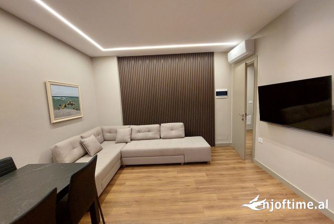 Shtepi ne shitje Apartament ne Vlore, 2+1, Mobilimi E mobiluar, Pagesa 245,000  Euro.