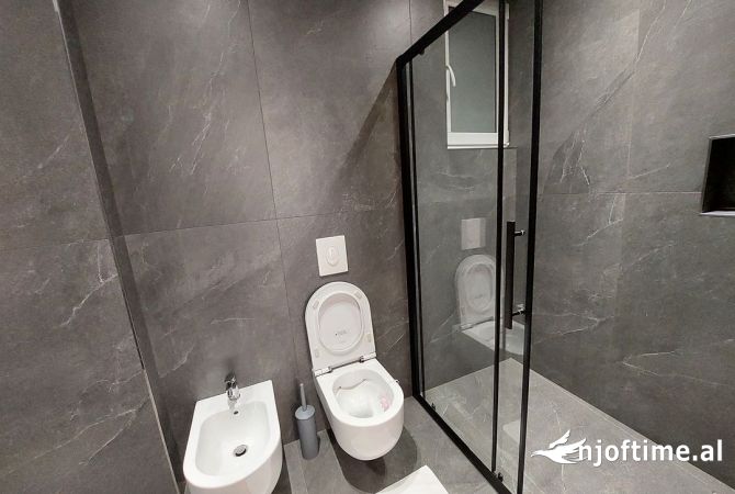 Shtepi ne shitje Apartament ne Vlore, 2+1, Mobilimi E mobiluar, Pagesa 245,000  Euro.