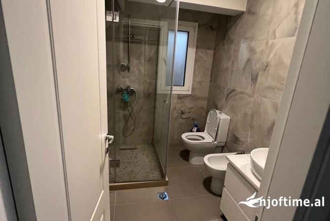 Shtepi me qera Shtepi Private ne Tirane, 4+1, Mobilimi E mobiluar, Pagesa 1,500  Euro.