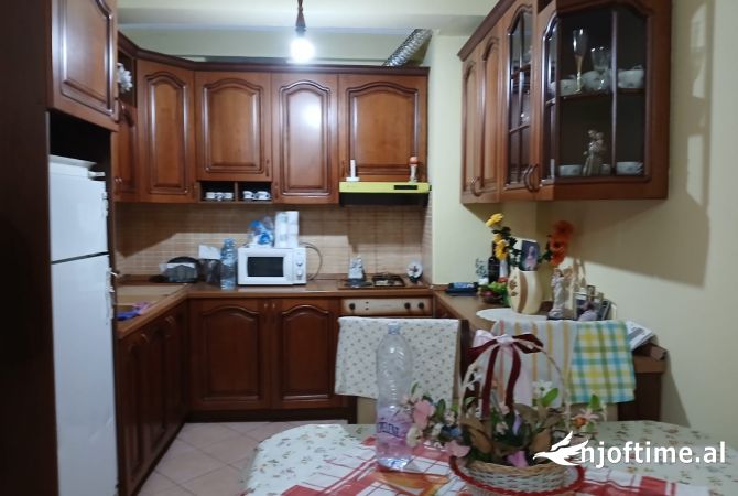 Shtepi me qera 1+1 ne Tirane - 60,000 Leke