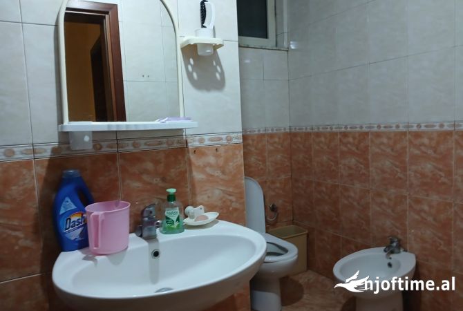 Shtepi me qera Apartament ne Tirane, 1+1, Mobilimi E mobiluar, Pagesa 60,000  Leke.