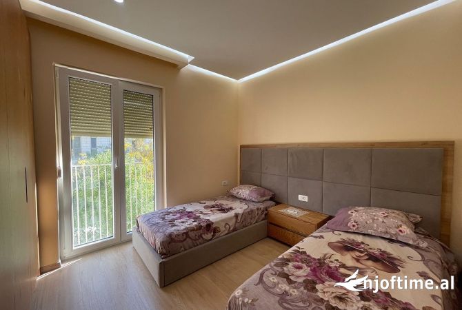 Shtepi me qera Apartament ne Tirane, 2+1, Mobilimi E mobiluar, Pagesa 1,200  Euro.
