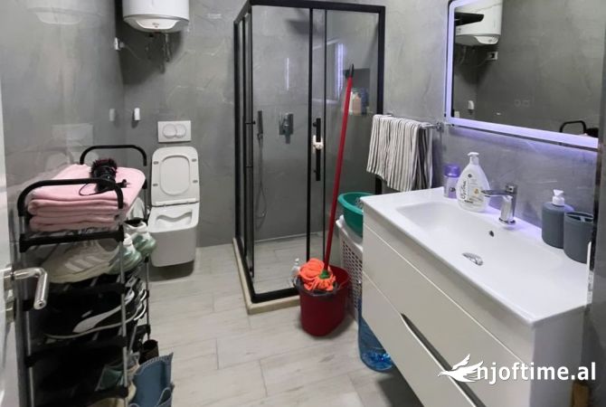 Shtepi ne shitje Apartament ne Tirane, 1+1, Mobilimi E mobiluar, Pagesa 129,000  Euro.