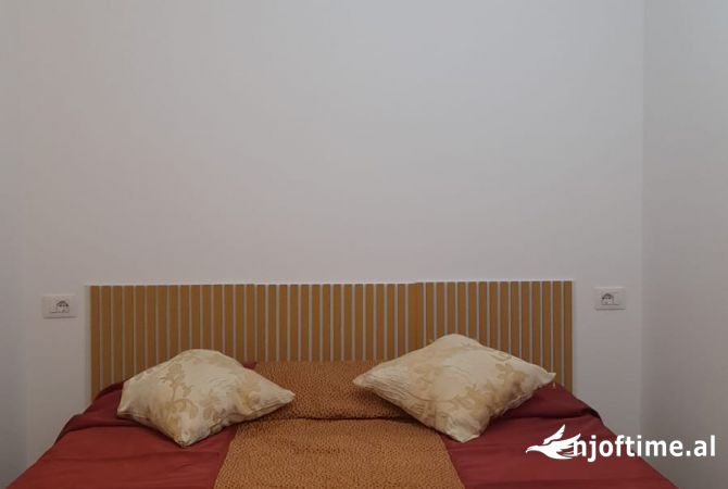 Shtepi me qera Apartament ne Tirane, 1+1, Mobilimi E mobiluar, Pagesa 550  Euro.