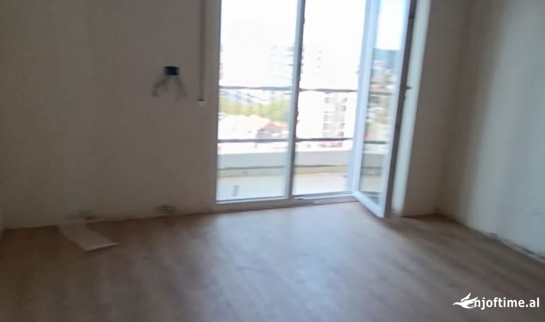 Shtepi ne shitje Apartament ne Tirane, 1+1, Mobilimi Bosh, pa mobiluar, Pagesa 106,000  Euro.