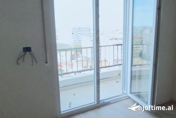 Shtepi ne shitje Apartament ne Tirane, 1+1, Mobilimi Bosh, pa mobiluar, Pagesa 106,000  Euro.