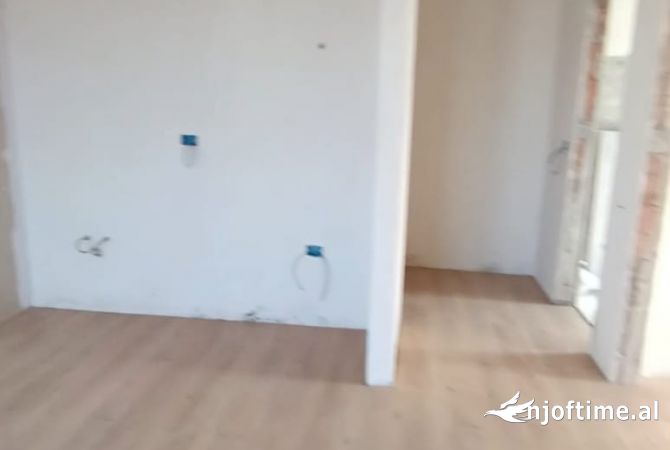Shtepi ne shitje Apartament ne Tirane, 1+1, Mobilimi Bosh, pa mobiluar, Pagesa 106,000  Euro.