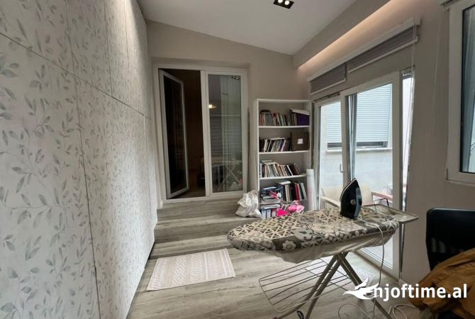 Shtepi ne shitje Apartament ne Tirane, 2+1, Mobilimi Bosh, pa mobiluar, Pagesa 2,900,008  Euro.