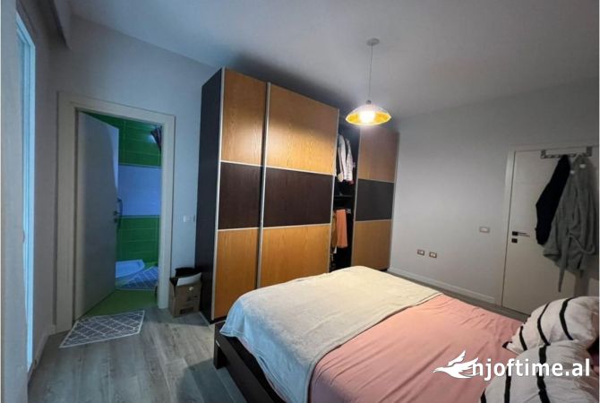 Shtepi ne shitje Apartament ne Tirane, 2+1, Mobilimi Bosh, pa mobiluar, Pagesa 2,900,008  Euro.