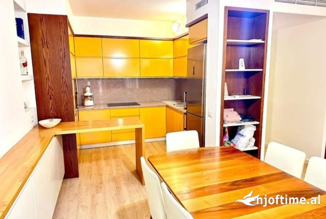 Shtepi ne shitje Apartament ne Tirane, 2+1, Mobilimi E mobiluar, Pagesa 195,000  Euro.